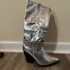 Silver boots with buckle
